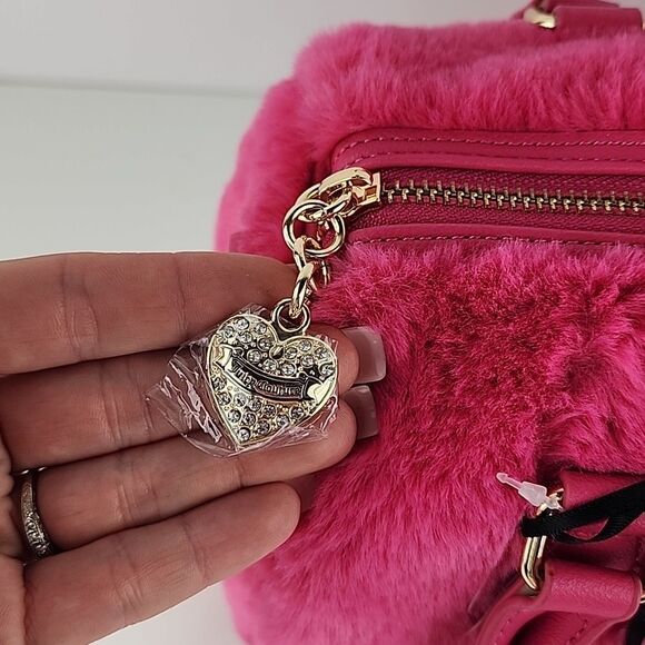 Juicy couture free love fluffy satchel furry faux fur hot pink heart nwt new - Picture 4 of 6